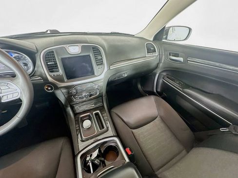 Used 2022 Chrysler 300 Touring w/ Sport Appearance Package image 11