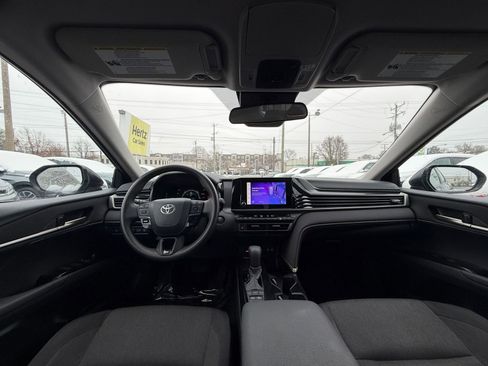 Used 2025 Toyota Camry LE image 32
