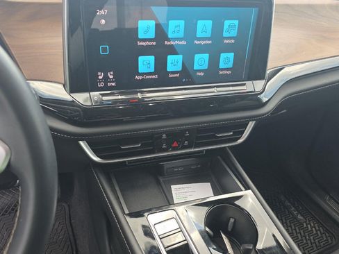 Used 2024 Volkswagen Atlas SE FWD image 14