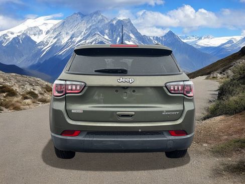 Used 2018 Jeep Compass Sport image 4