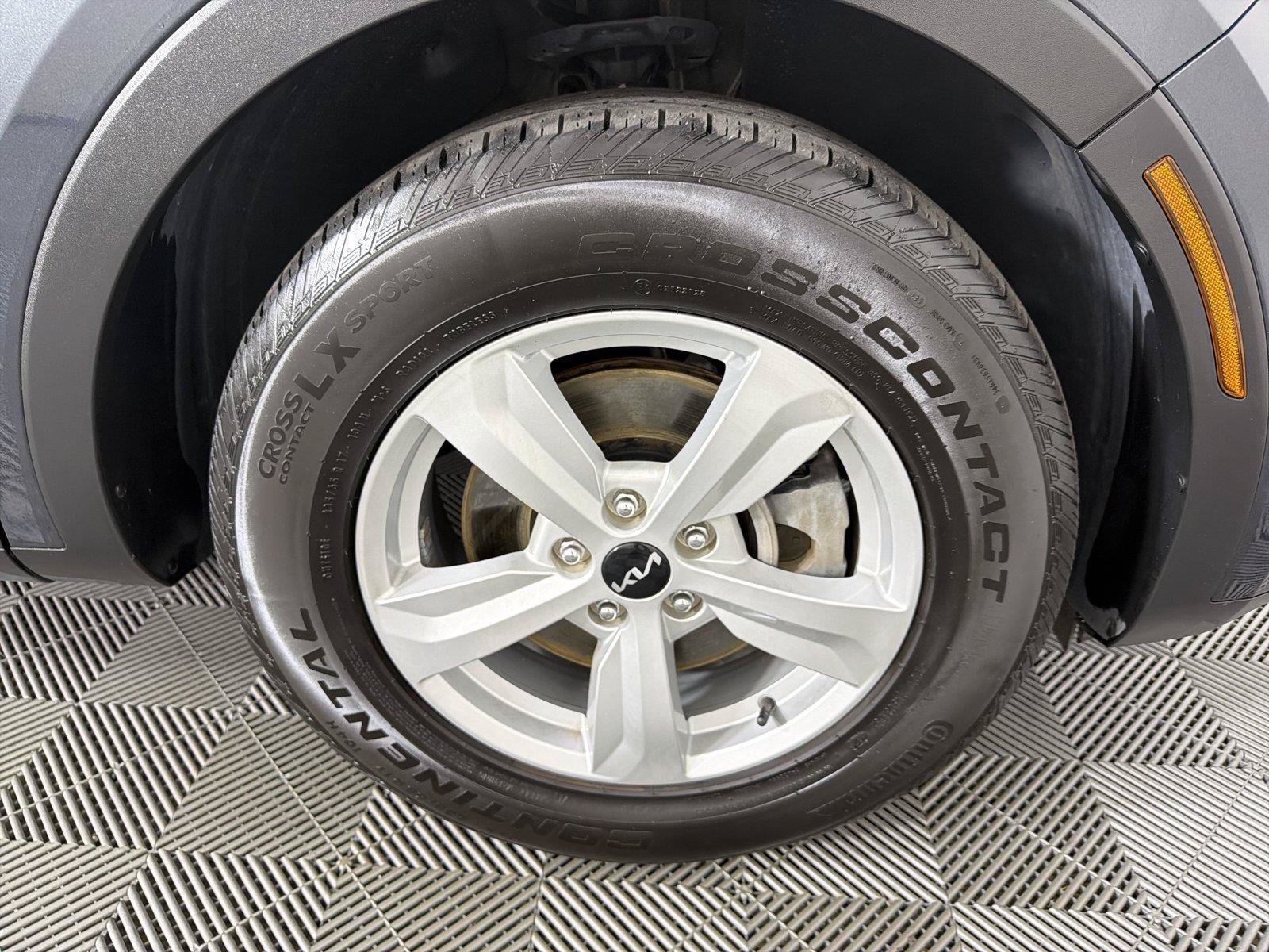 Used 2023 Kia Sorento LX FWD image 10