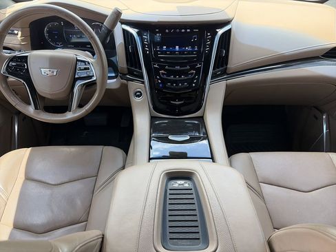 Used 2019 Cadillac Escalade Platinum AWD/4WD image 17