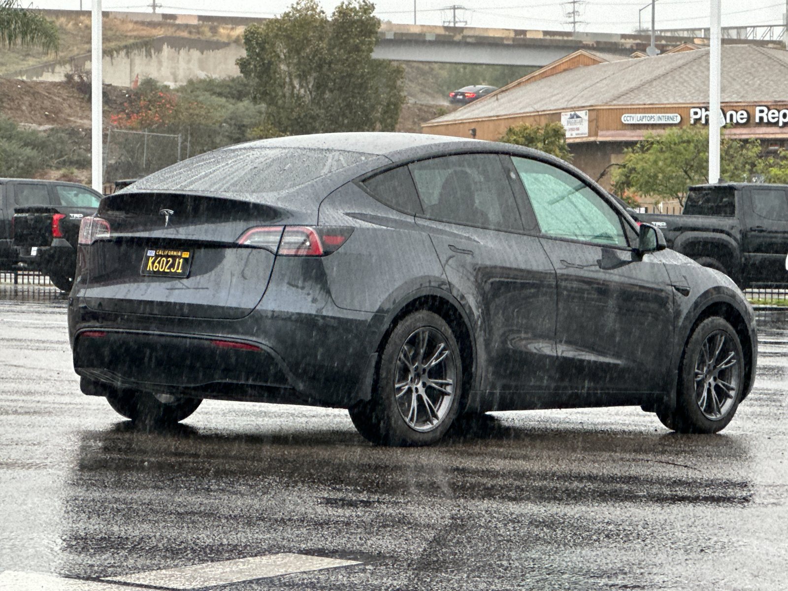 Used 2025 Tesla Model Y Long Range RWD image 5