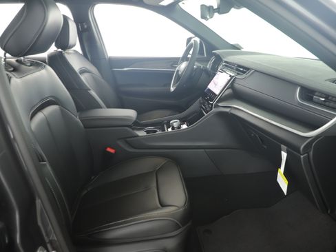 New 2025 Jeep Grand Cherokee L Limited w/ Luxury Tech Group II image 21