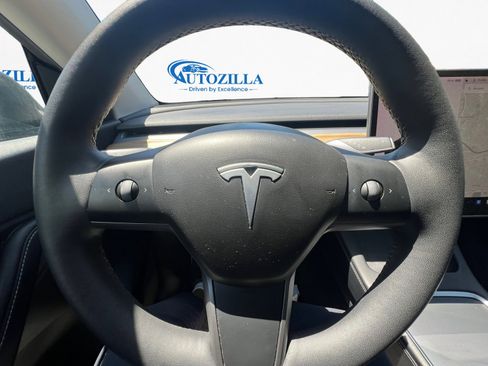 Used 2021 Tesla Model Y Long Range image 15