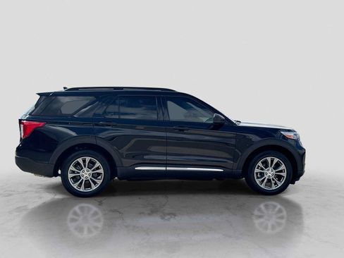 Used 2022 Ford Explorer XLT w/ Equipment Group 202A AWD/4WD image 7