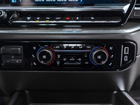 Used 2024 Chevrolet Silverado 2500 High Country w/ High Country Premium Package image 15