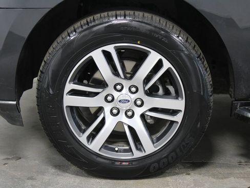 Used 2022 Ford Expedition Max Limited image 19