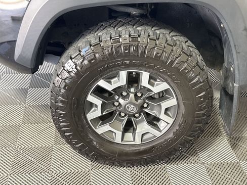 Used 2020 Toyota Tacoma TRD Off-Road w/ Technology Package AWD/4WD image 12