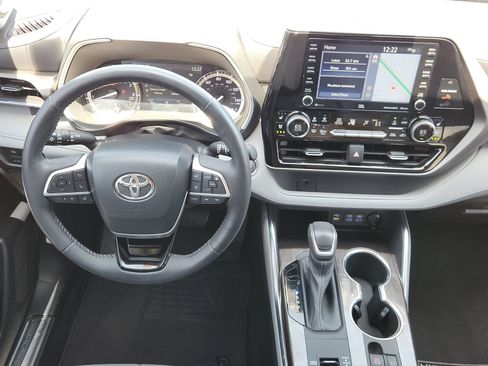 Used 2022 Toyota Highlander Limited FWD image 31