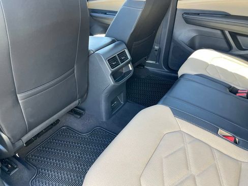 Certified 2024 Volkswagen Atlas Cross Sport SE AWD/4WD image 8