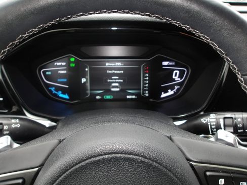 Used 2022 Kia Niro EX Premium image 17