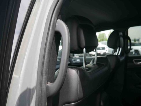 Used 2022 Jeep Grand Cherokee Altitude AWD/4WD image 18
