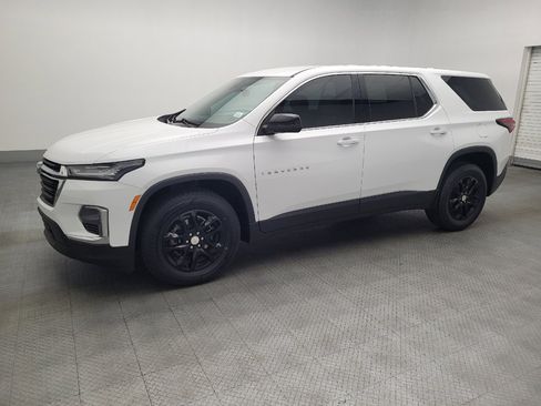 Used 2023 Chevrolet Traverse LS image 2