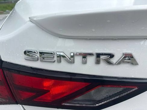 Used 2022 Nissan Sentra SR w/ SR Premium Package FWD image 33