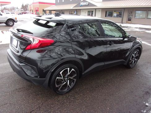 Used 2021 Toyota C-HR XLE image 5