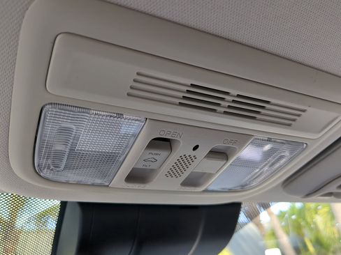 Used 2018 Honda Civic Touring image 20