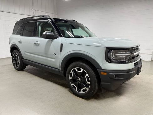 Used 2024 Ford Bronco Sport Outer Banks w/ Tech Package image 3