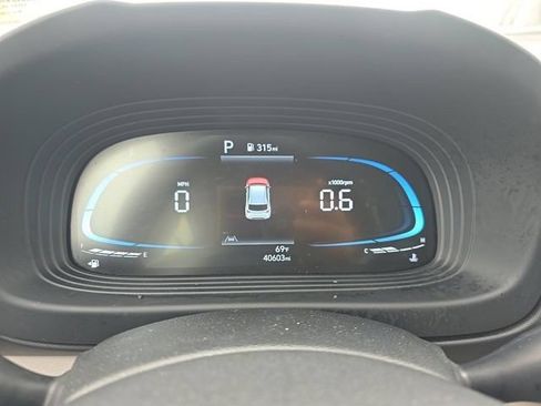 Used 2025 Hyundai Venue SEL FWD image 14