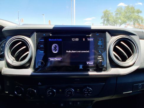 Used 2019 Toyota Tacoma TRD Off-Road w/ Technology Package AWD/4WD image 29