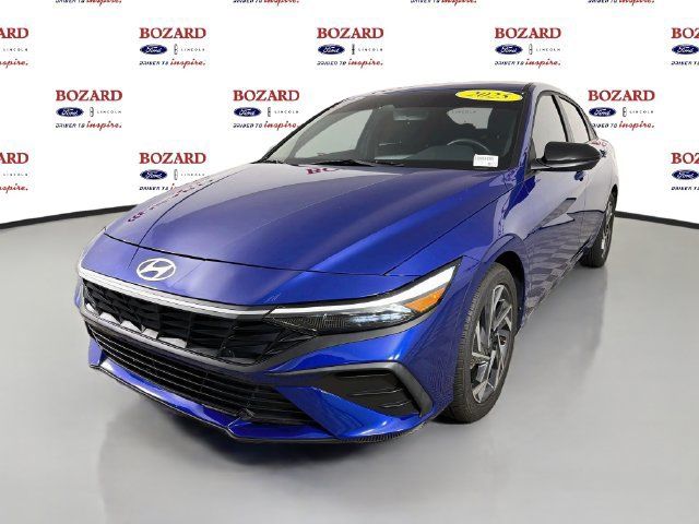 Used 2025 Hyundai Elantra Sport FWD image 4