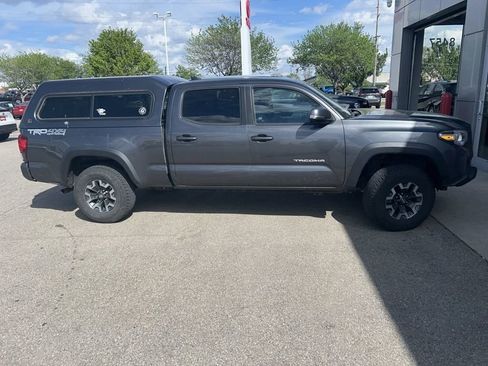 Used 2019 Toyota Tacoma TRD Off-Road w/ Technology Package AWD/4WD image 6