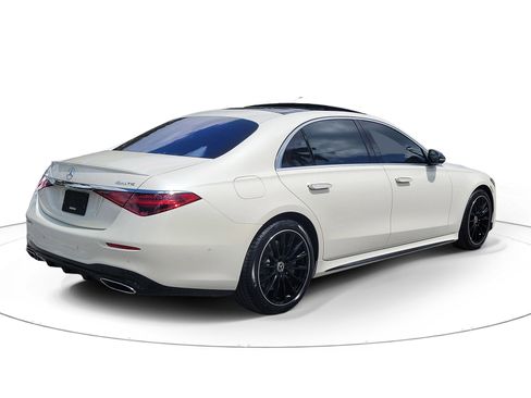 Used 2022 Mercedes-Benz S 580 4MATIC Sedan image 4