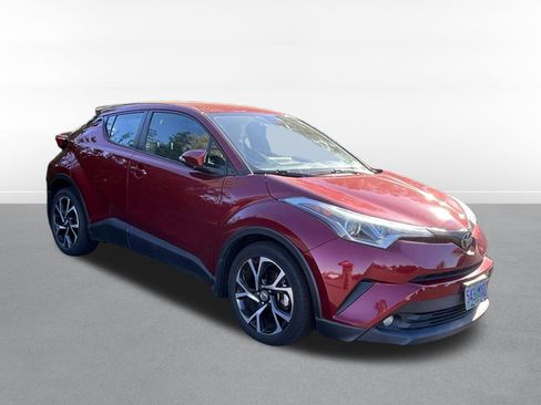 Used 2018 Toyota C-HR XLE FWD image 2