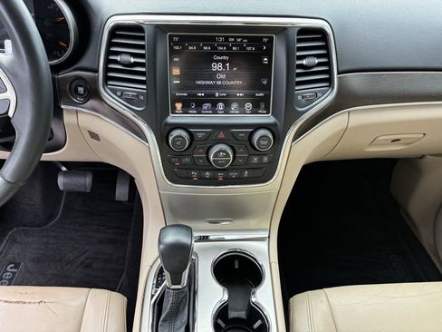 Used 2020 Jeep Grand Cherokee Altitude image 24