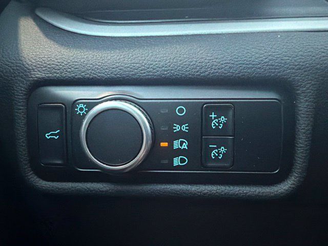 Used 2023 Ford Explorer XLT AWD/4WD image 28