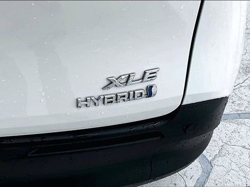 Used 2021 Toyota Sienna XLE FWD image 24