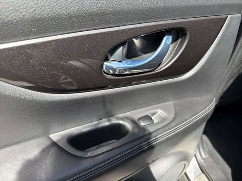 Used 2019 Nissan Rogue SV w/ Premium Package FWD image 26