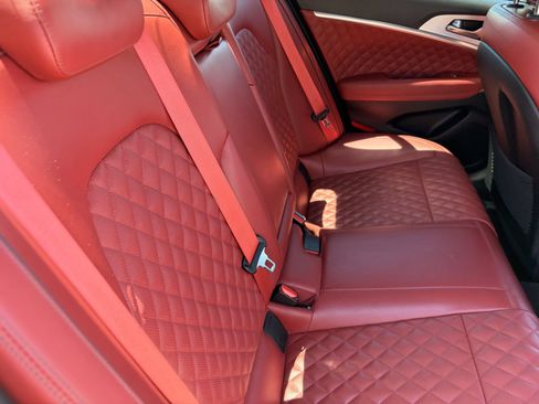 Used 2022 Genesis G70 3.3T Launch Edition RWD image 12