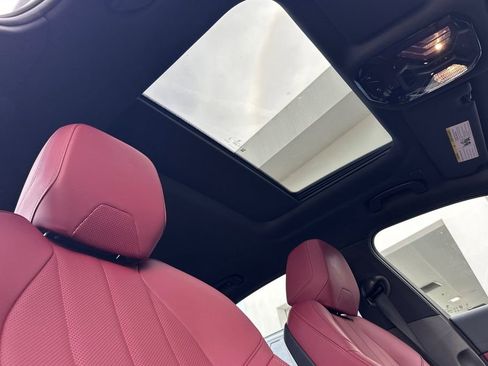 Used 2024 BMW i5 eDrive40i w/ M Sport Package image 17