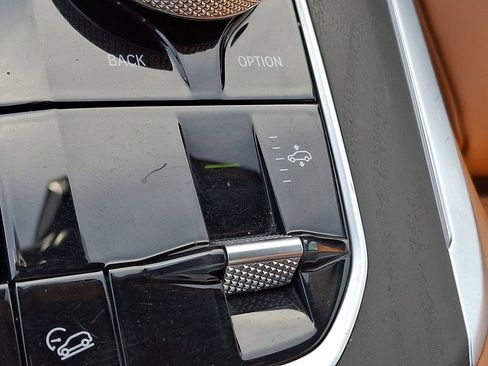 Used 2022 BMW X7 xDrive40i w/ M Sport Package image 24