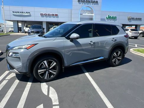 Used 2023 Nissan Rogue Platinum w/ Platinum Premium Package FWD image 3