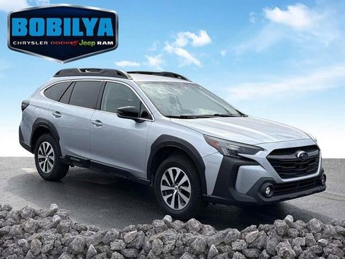 Used 2024 Subaru Outback Premium AWD/4WD image 2