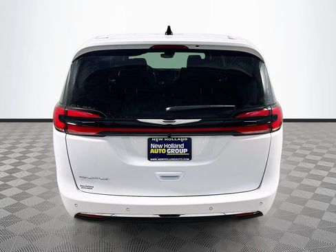 New 2026 Chrysler Pacifica Select FWD image 5