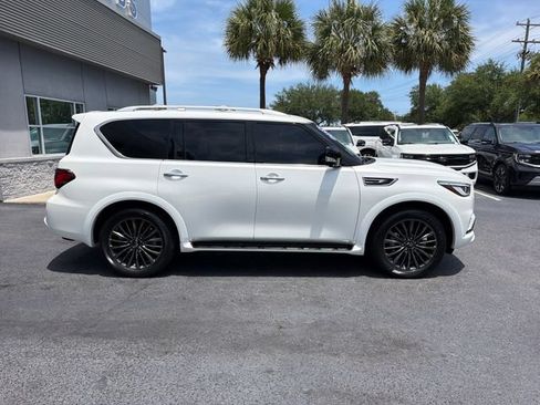 Used 2024 INFINITI QX80 Sensory AWD/4WD image 9