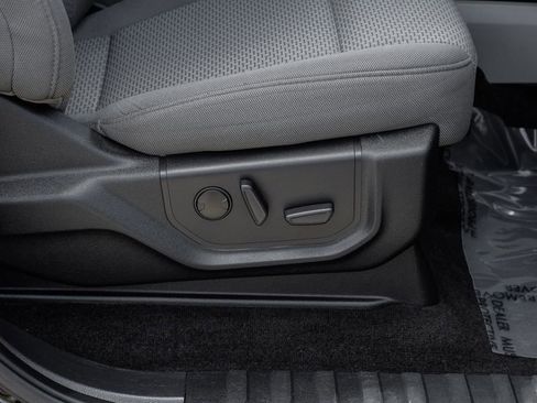 Used 2019 Ford F150 XLT w/ Equipment Group 302A Luxury AWD/4WD image 40