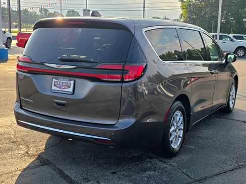 Used 2023 Chrysler Pacifica Touring-L FWD image 14