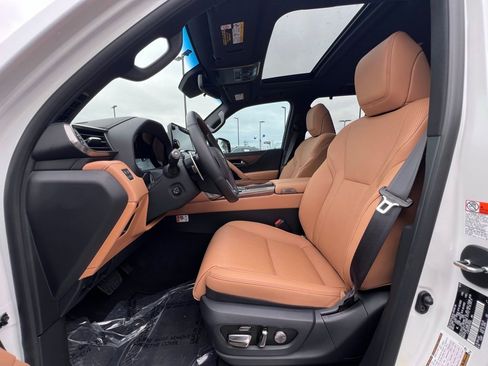 New 2026 Lexus LX 600 4WD w/ Luxury Package image 23