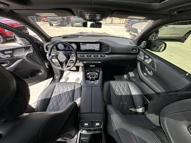 Used 2025 Mercedes-Benz Maybach GLS 600 4MATIC image 32