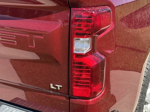 Used 2021 Chevrolet Silverado 1500 LT w/ Diesel Off-Road Package AWD/4WD image 6