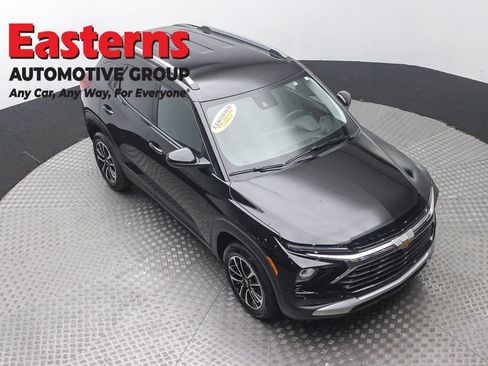 Used 2026 Chevrolet TrailBlazer LT w/ LT Cold Weather Package AWD/4WD image 3