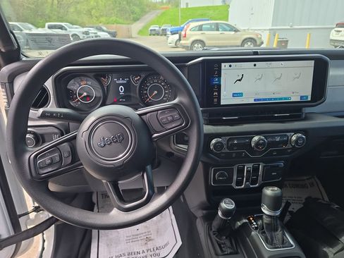 New 2026 Jeep Grand Cherokee Altitude AWD/4WD image 15
