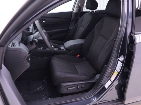 Certified 2025 Honda Accord SE image 4