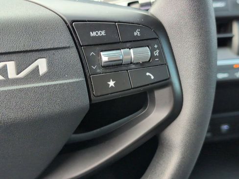 Used 2025 Kia K4 LXS image 22