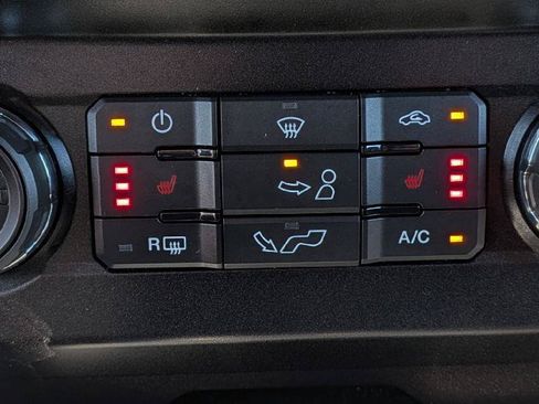 Used 2020 Ford F150 XLT w/ Equipment Group 302A Luxury AWD/4WD image 17
