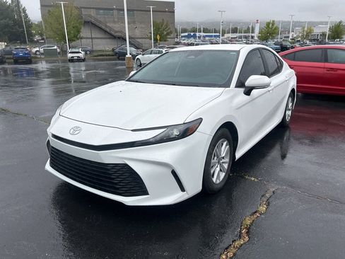 Used 2025 Toyota Camry LE FWD image 9